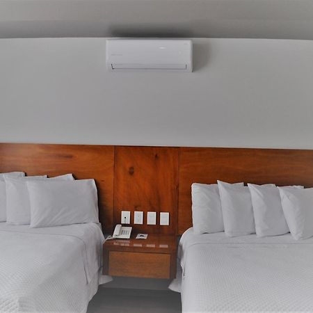 Amd Hotel Сан Хуан де лос Лагос Екстериор снимка