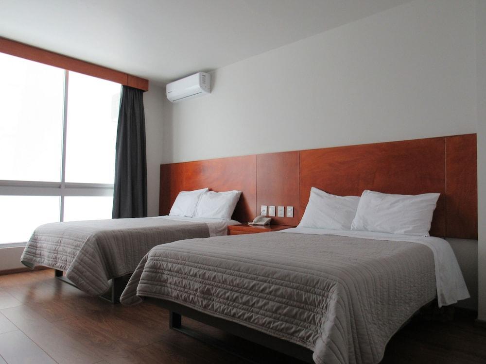 Amd Hotel Сан Хуан де лос Лагос Екстериор снимка
