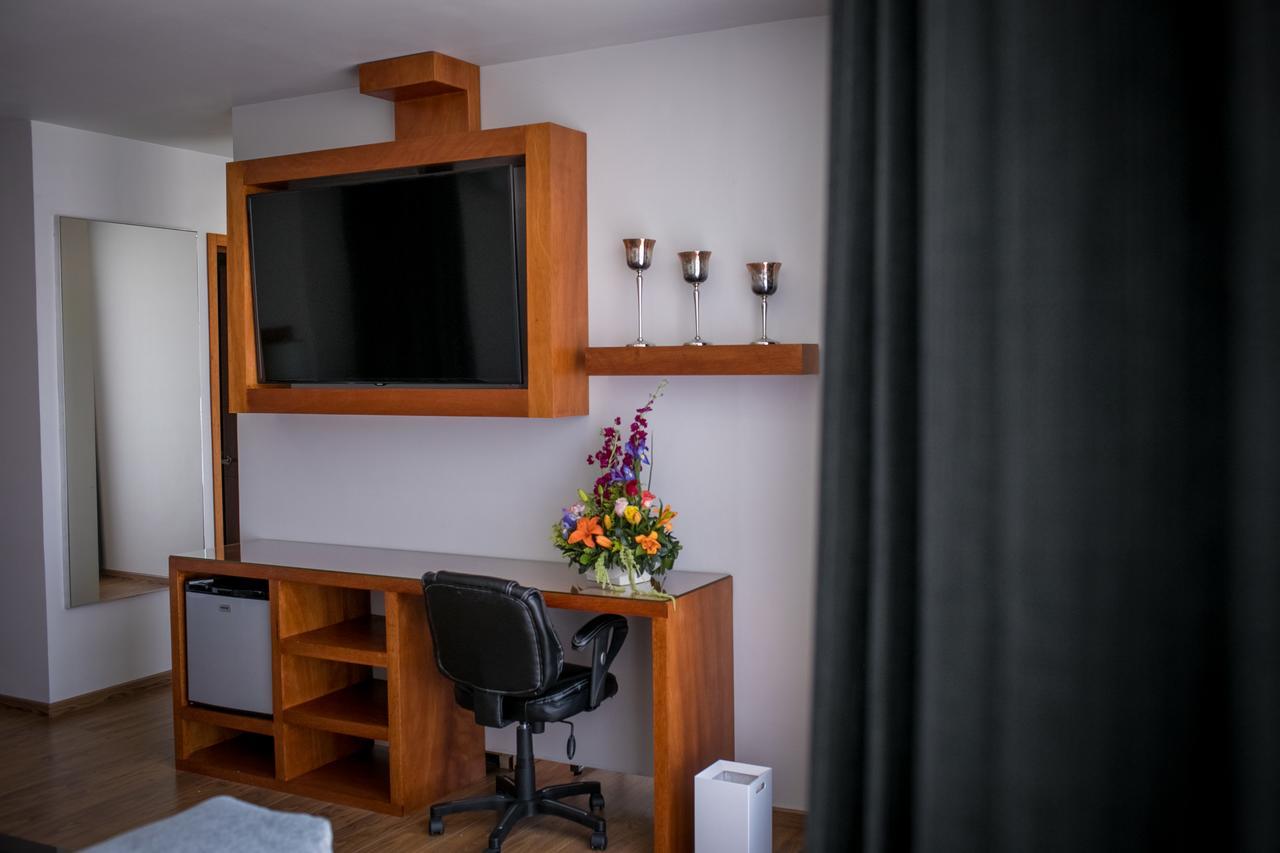 Amd Hotel Сан Хуан де лос Лагос Екстериор снимка
