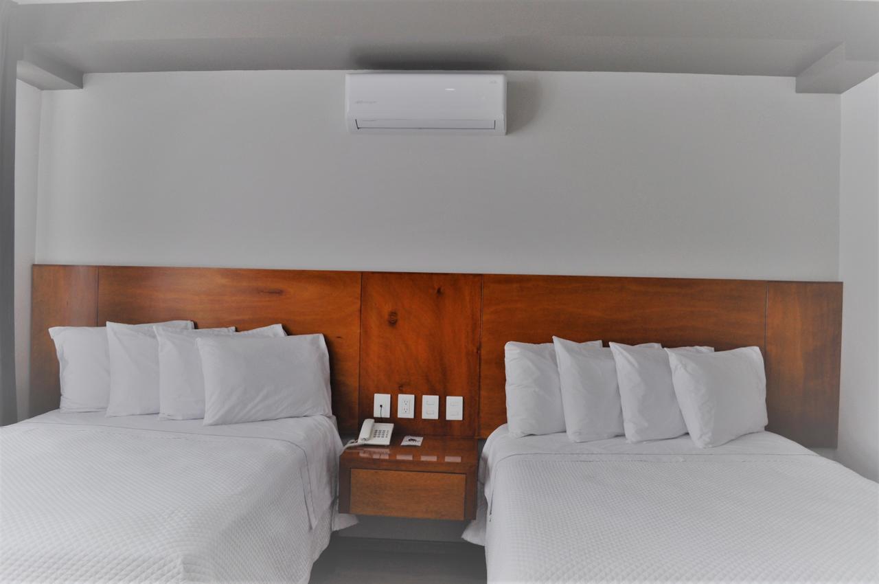 Amd Hotel Сан Хуан де лос Лагос Екстериор снимка